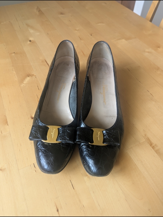 Salvatore Ferragamo Shoes - Salvatore Ferragamo Black Leather Vara Bow Low Heel Pumps - Size 9